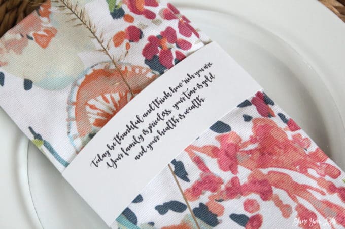 Thanksgiving quote paper napkin rings.